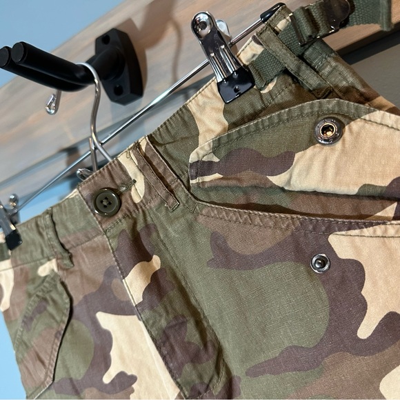 ASOS DESIGN Cargo Shorts in Camo - Picture 6 of 12